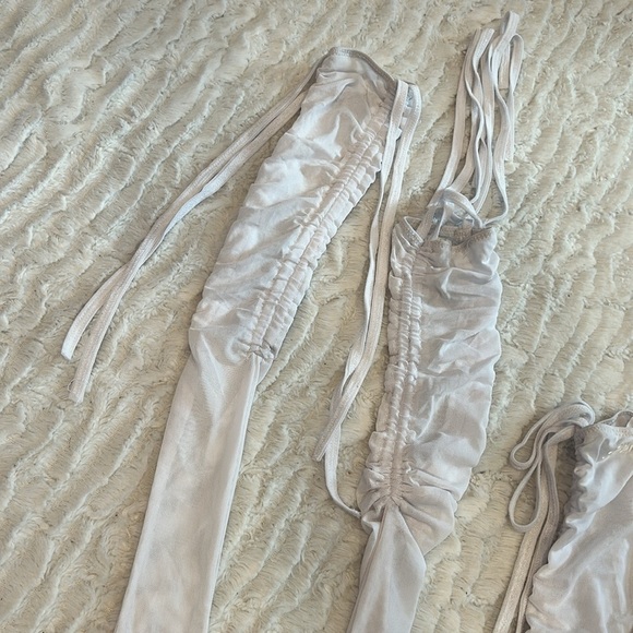 Dolls Kill Darker WAVS Mesh White Ruched Gloves & leg sleeve w/chain - Picture 6 of 12